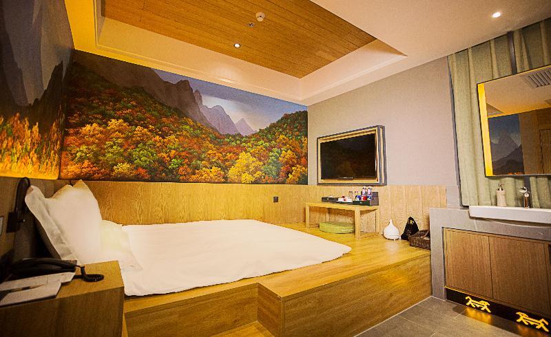 Qiu Guo Hotel Hua Mao Chaoyang  エクステリア 写真